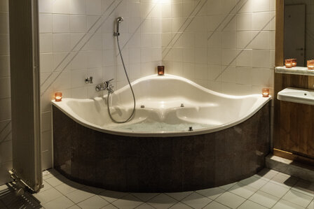 1u Priv&eacute;-sauna met bubbelbad &euro;79 1pers