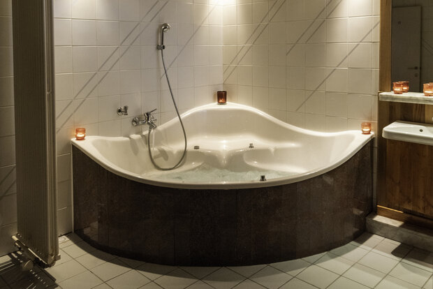 1u Privé-sauna met bubbelbad €79 1pers