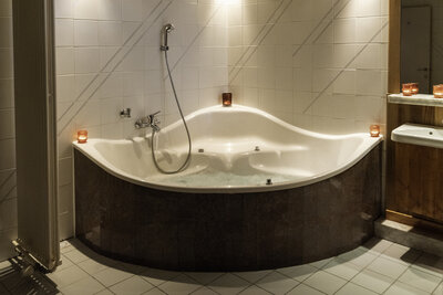 1u Privé-sauna met bubbelbad €99 2pers